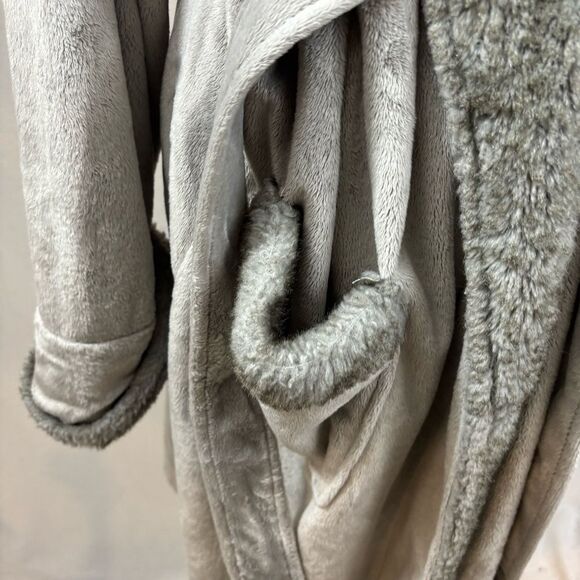 Ladies Pottery Barn Faux Fur Ombre Robe Size Medium Grey - Picture 7 of 12